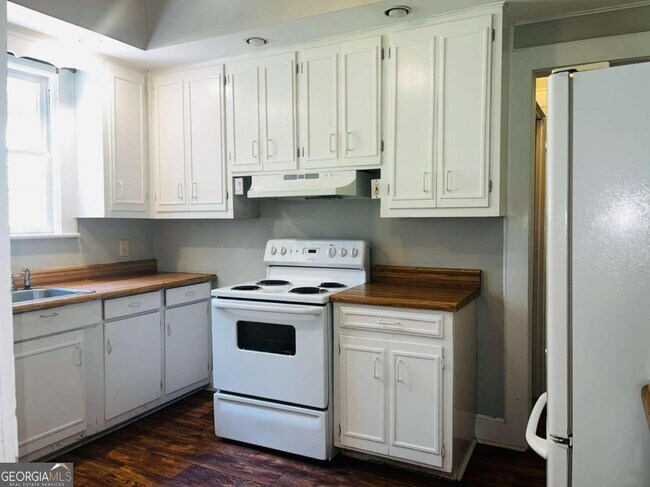 Building Photo - 507 Sylvan Dr