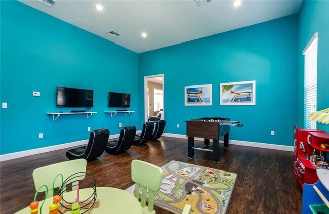 Building Photo - 8996 Silver Pl