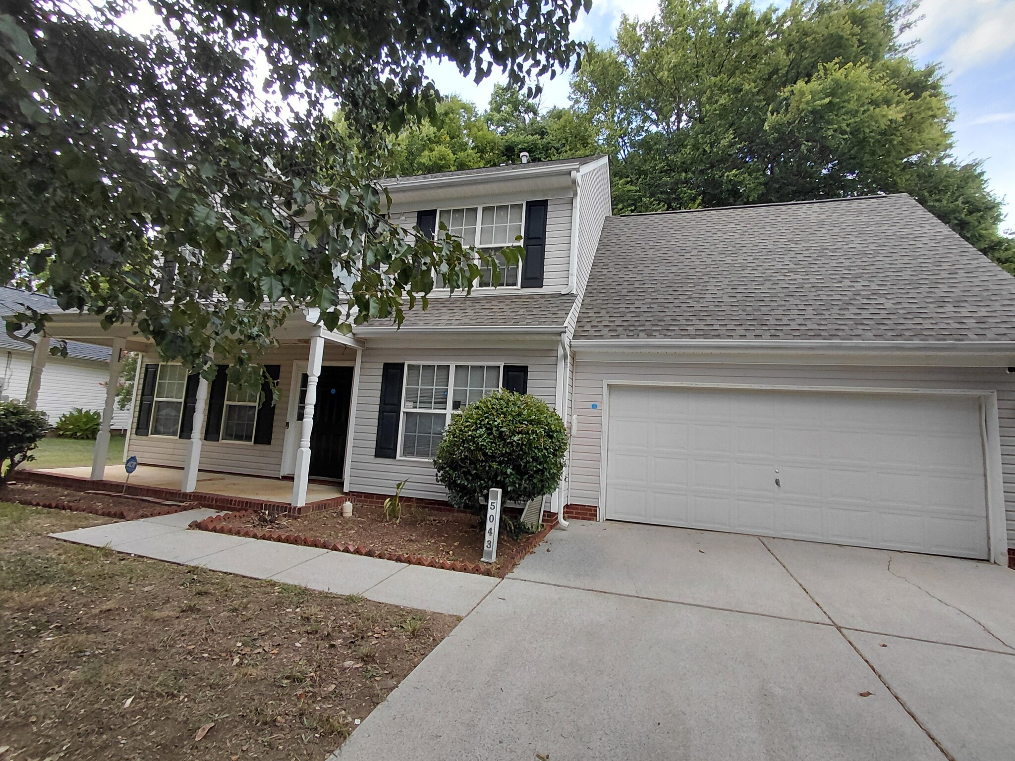 oversized 2 car garage - 5043 Wheat Dr SW