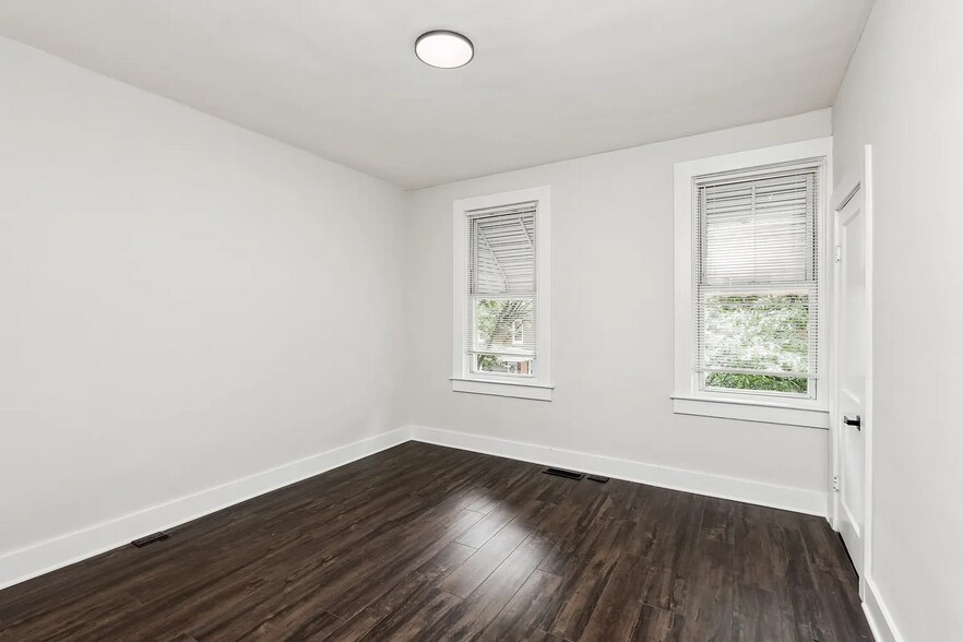 Building Photo - 752 Melville Ave