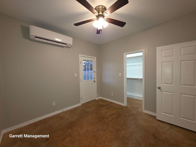 Building Photo - 1/1 House in the Country