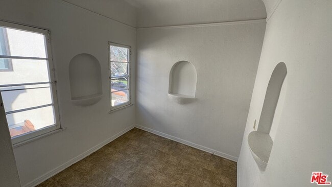 Building Photo - 1553 S Durango Ave