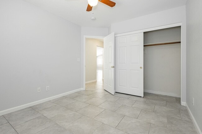 Building Photo - Peccole Ranch 3 Bed 2 Bath Gated Ascot Park Beauty
