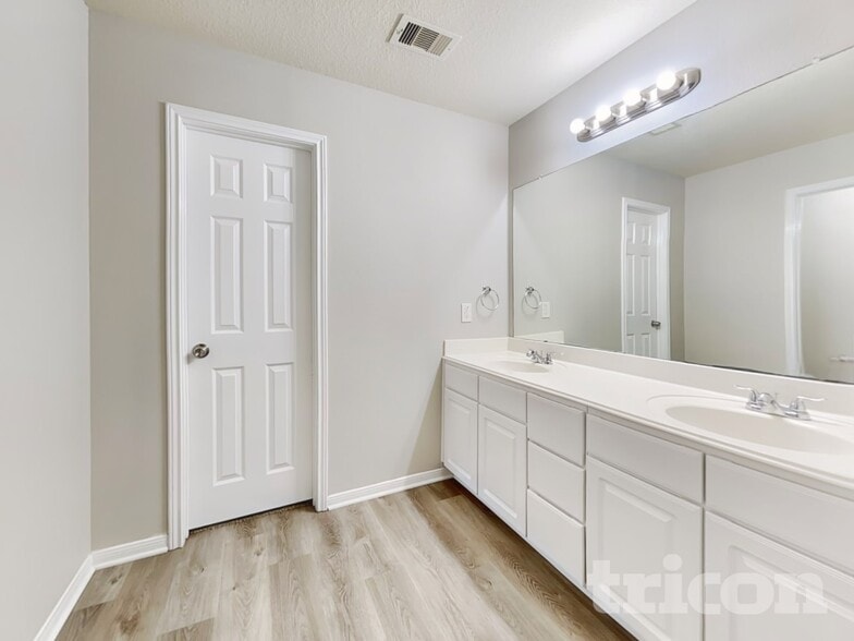 Building Photo - 3347 Apple Dale Dr