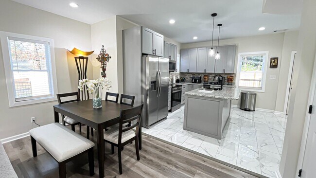 Building Photo - 2813 Mead Rd