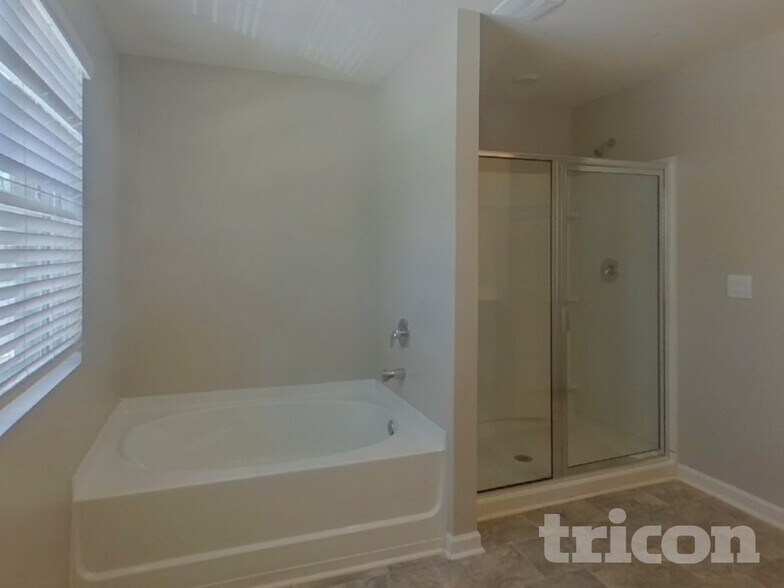 Building Photo - 864 Bentley Dr