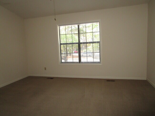 Building Photo - 655 Archdale Dr