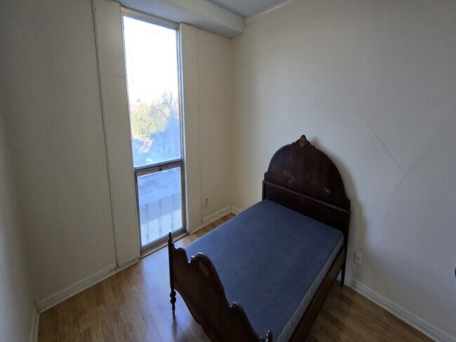 Building Photo - 1271 Poplar Ave