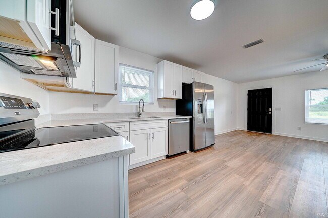 Building Photo - Freshly Renovated 2 Bed apartment in Lynn ...