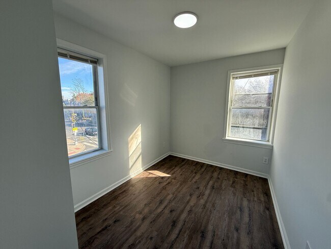 Building Photo - 1150 17th St NE