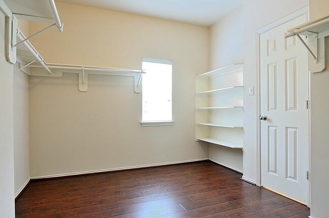 Building Photo - 20919 Field Manor Ln