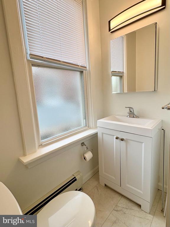 Building Photo - 616 N Front St