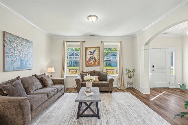 Building Photo - Stunning 5 Bed/3.5 Bath Home in Buckhead East