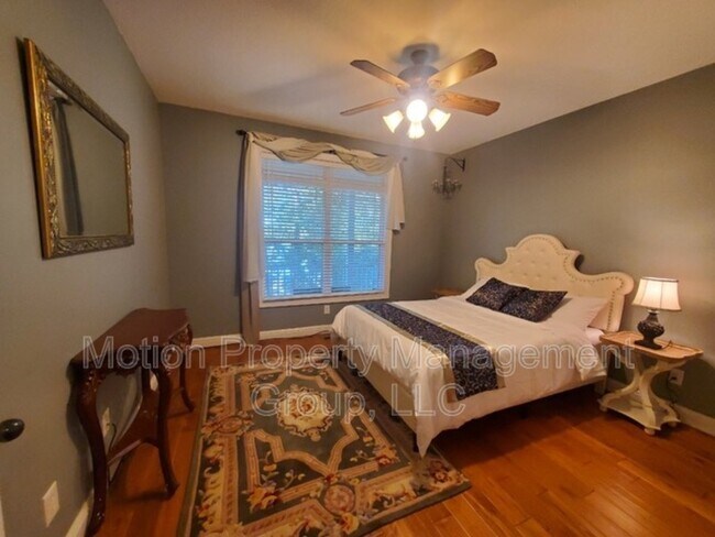 Building Photo - 682 E Mourning Dove Ct