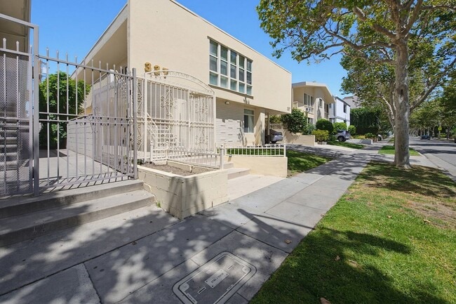 Building Photo - 337 Rexford Dr