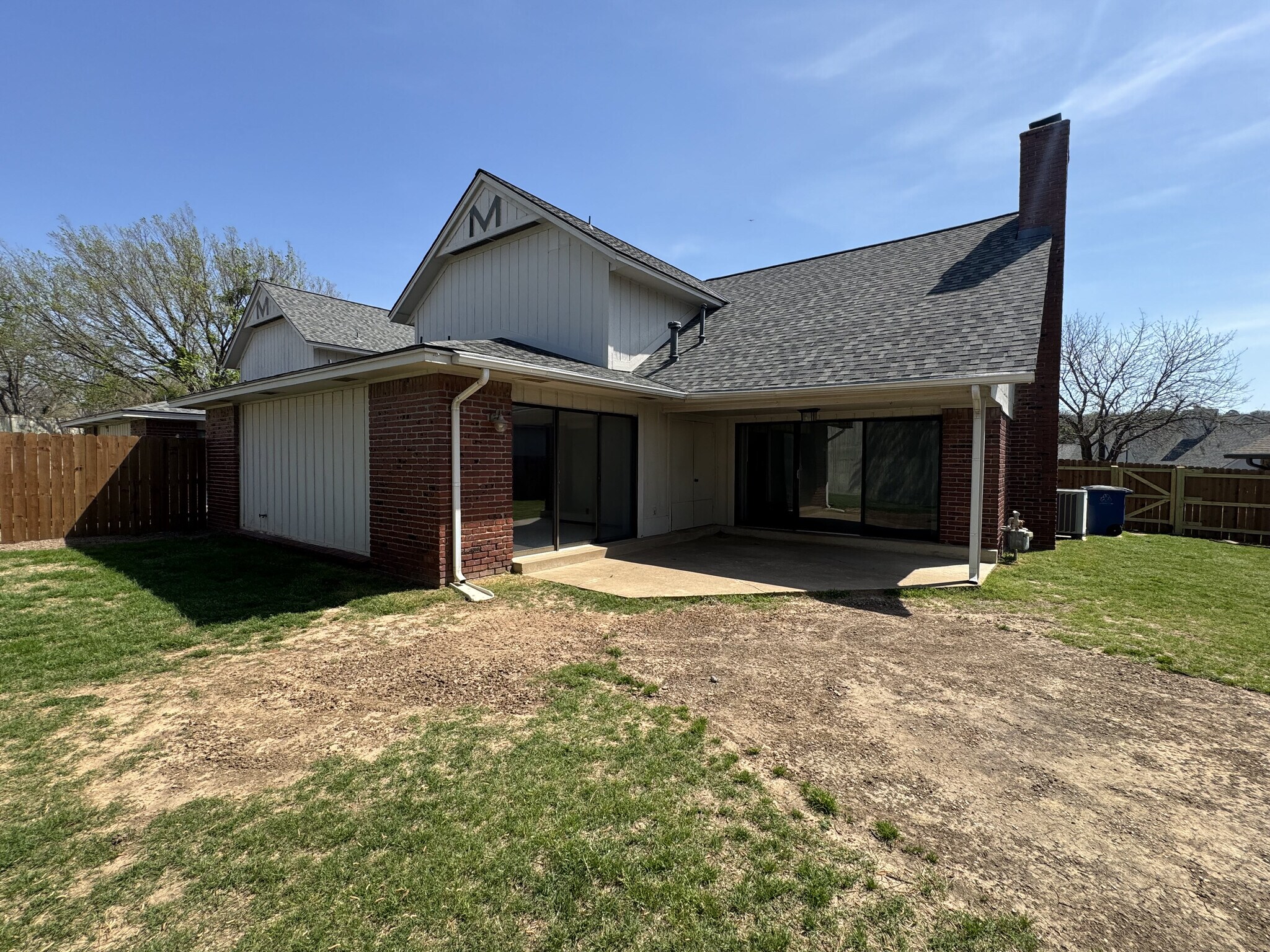 Building Photo - 7108 S Indianapolis Ave