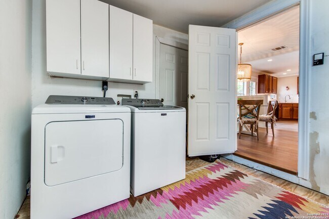 Building Photo - STUNNING 3-BEDROOM HOME WITH POOL IN ALAMO HEIGHTS