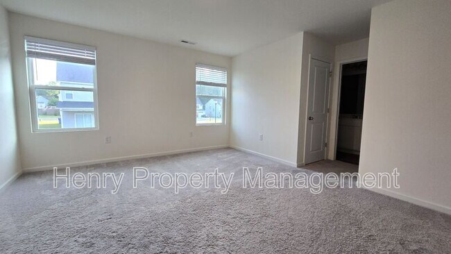 Building Photo - 14 White Hart Ct