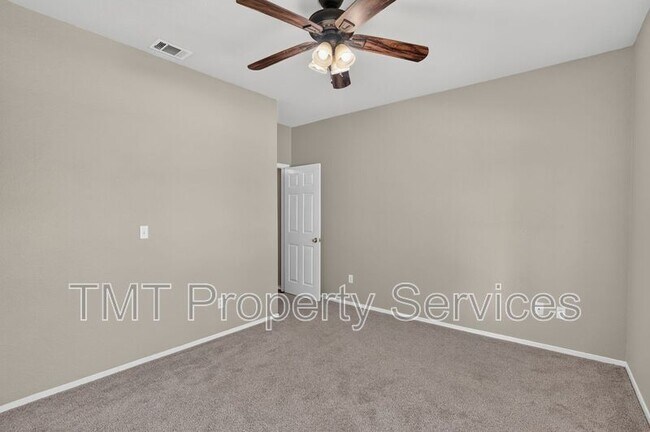 Building Photo - 8874 Mandalay Way