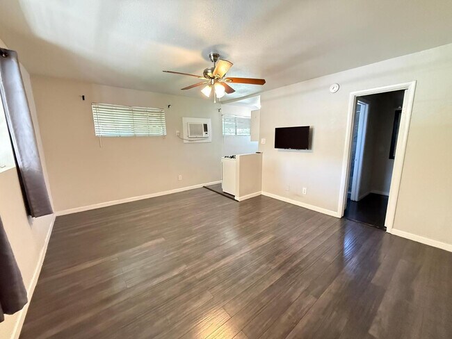 Building Photo - 825 N 2nd Ave