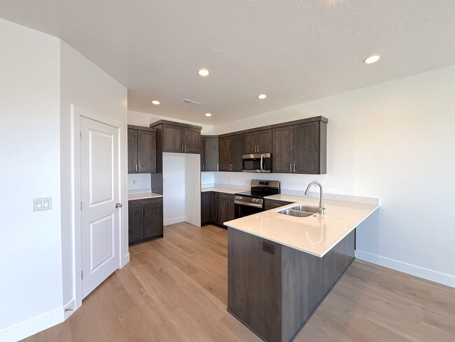 Building Photo - Brand New 3 bed, 2.5 Bath 1 car garage Townhome