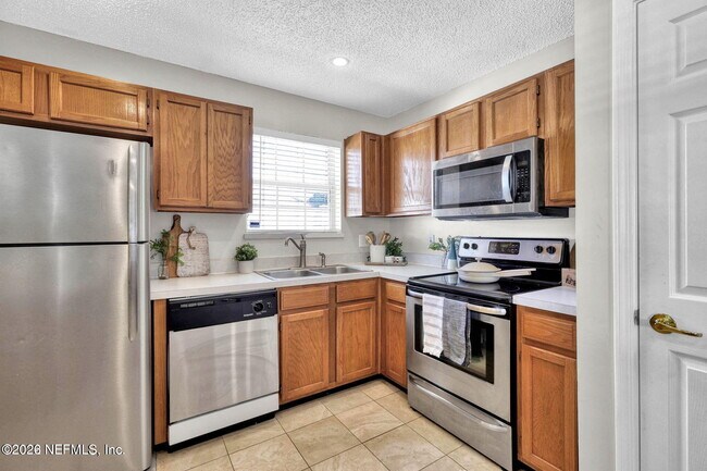 Building Photo - 12967 Canyon Creek Trail S
