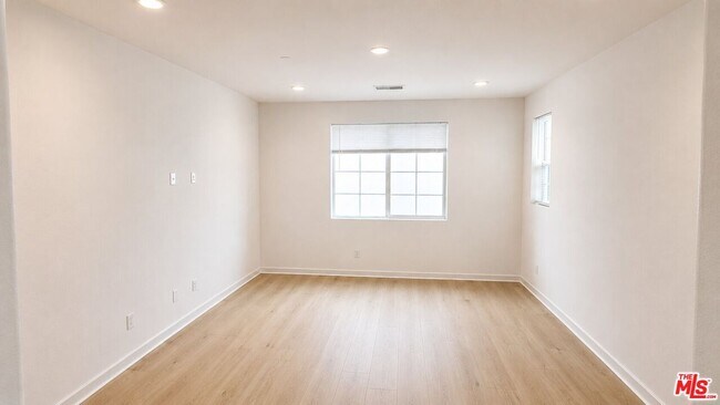 Building Photo - 6972 Calla Lily Dr