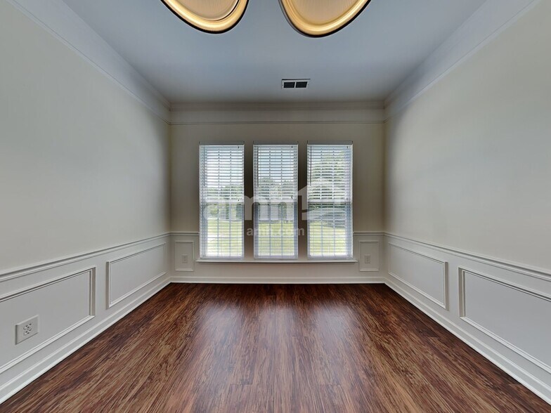 Building Photo - 1440 Cantwell Ct