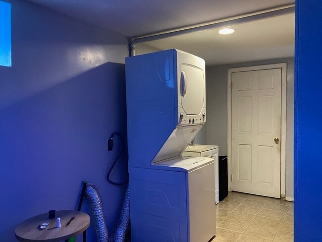 Building Photo - 234 Kennebec St