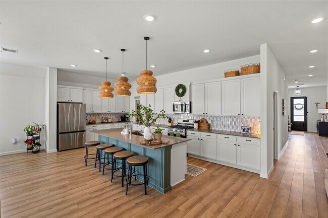Building Photo - 29003 Spicewood Vly Dr