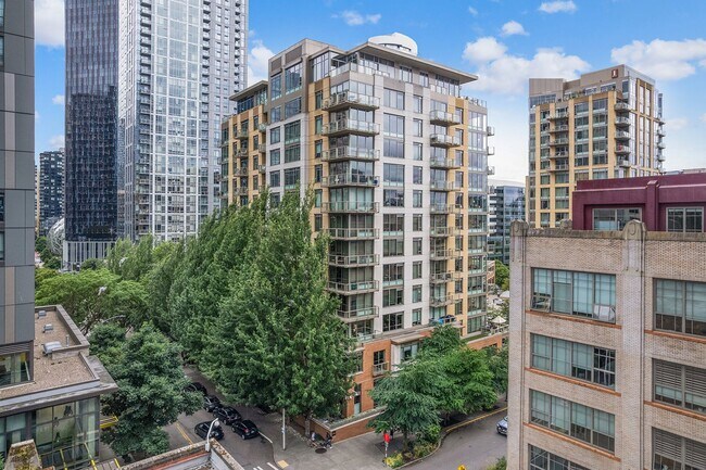 Building Photo - Bright Corner 1Bed/1Bath Condo in the Heart of Downtown Seattle!