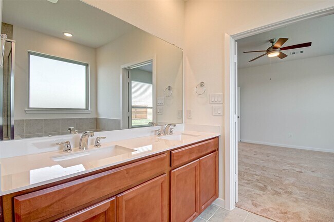 Building Photo - 8011 Colony Chase Ct