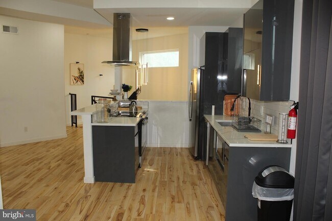 Building Photo - 3017 Ridge Ave