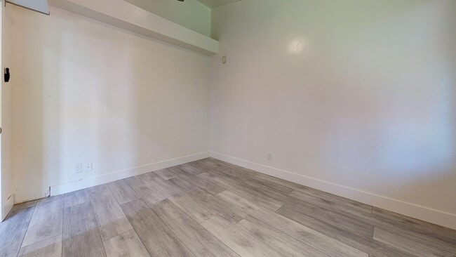 Building Photo - 5272 Manhasset Dr