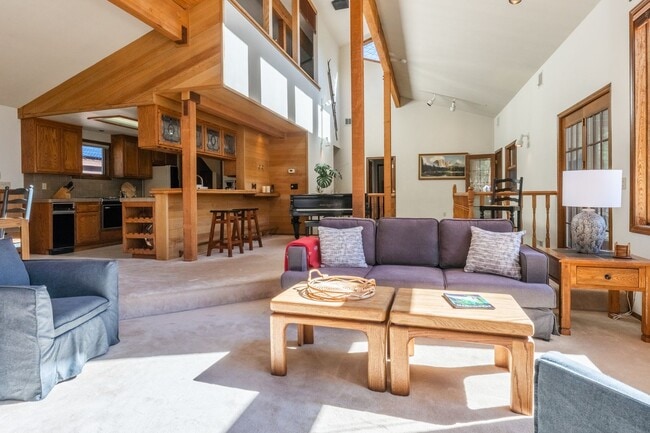 Building Photo - 283 Monterey Pine Rd