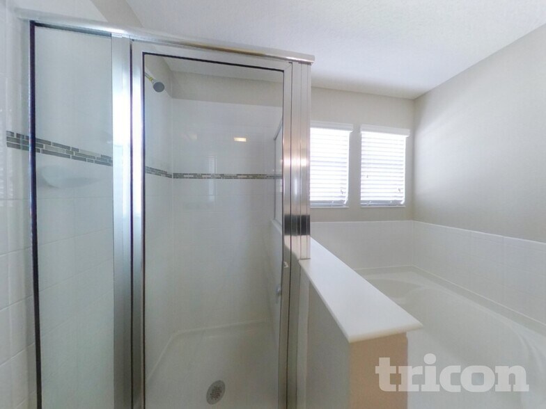 Building Photo - 2076 Bent Grass Ave