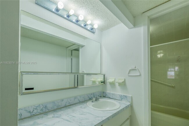 Building Photo - 1900 W 68th St