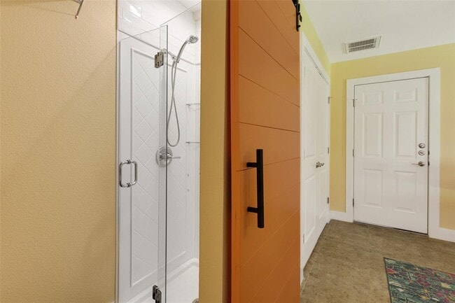 Building Photo - 13420 Lyndhurst St