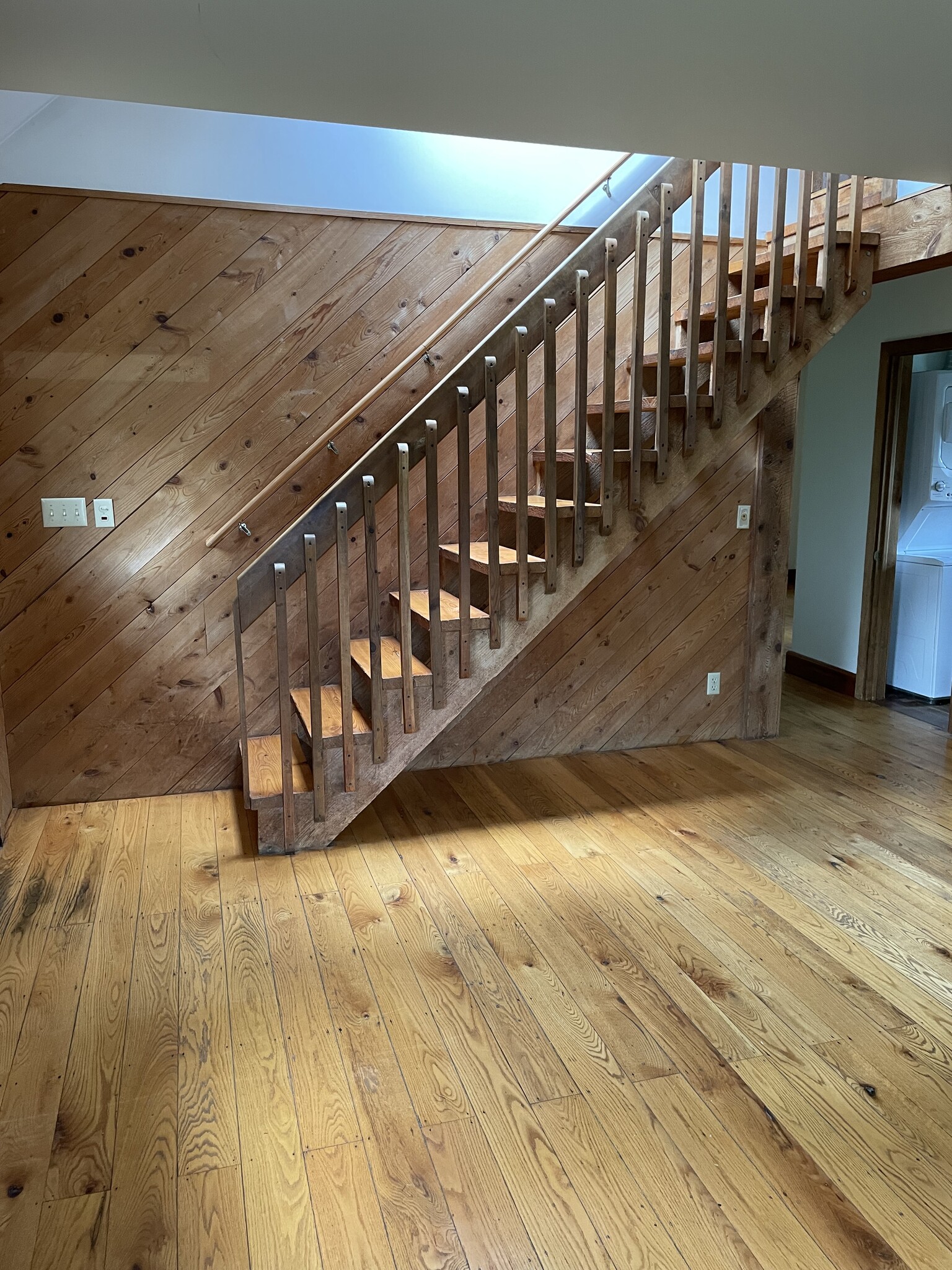 Building Photo - 202 W Pine St