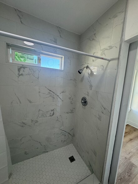 Shower - 420 E 14th St