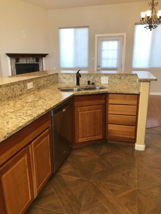 Building Photo - Sunny Three Bedroom in North Prescott Valley