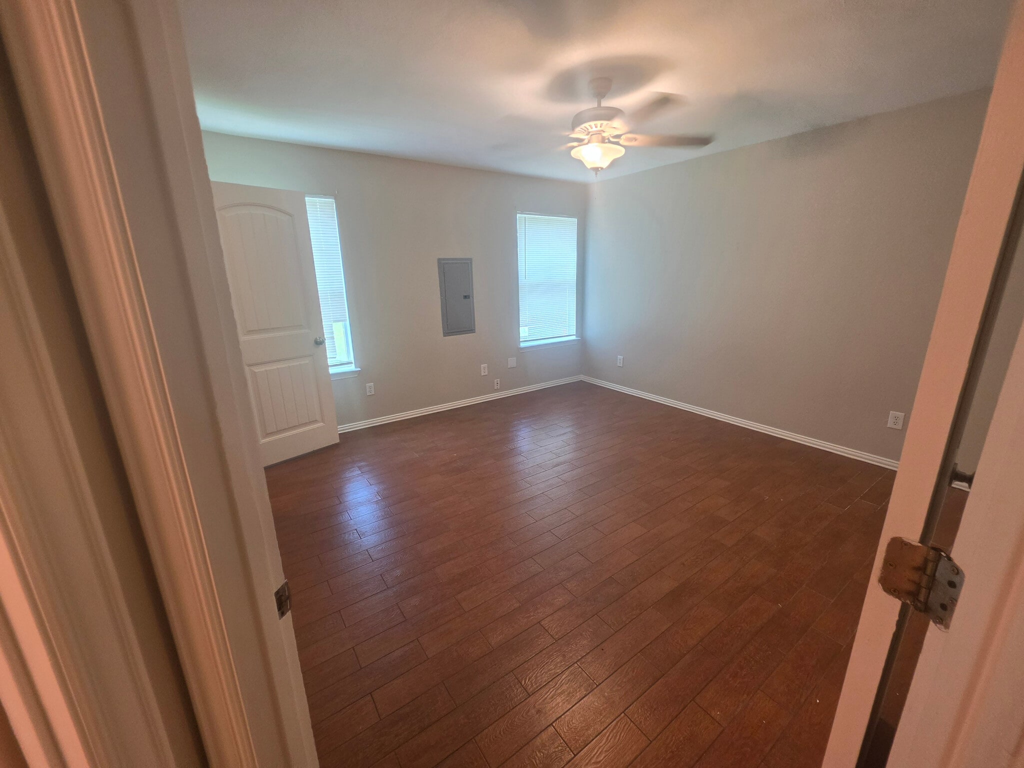 Building Photo - Room in Duplex on Arbor Ave