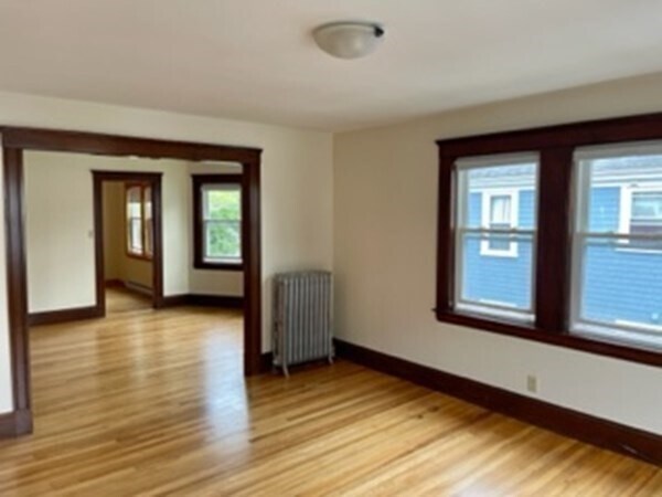 Building Photo - 33 Oak Rd