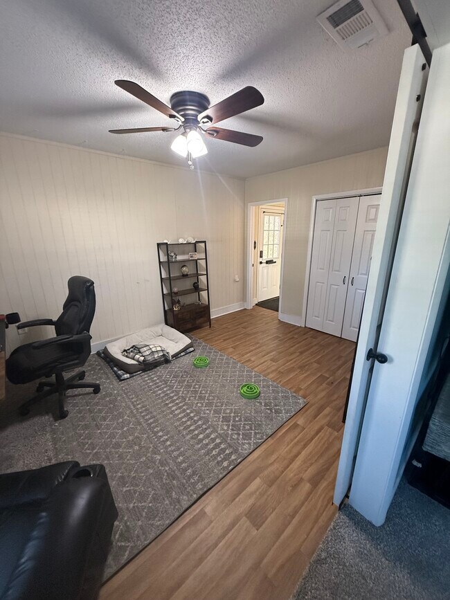 Building Photo - 113 Walz Cir