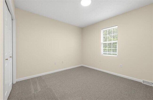 Building Photo - 223 Cottonwood Ln