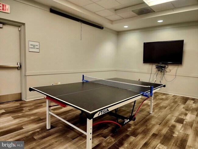 Building Photo - 1121 Arlington Blvd