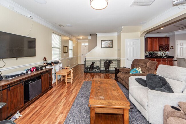 Building Photo - 3 Bedroom 2.5 Bath Single Family Home in S...