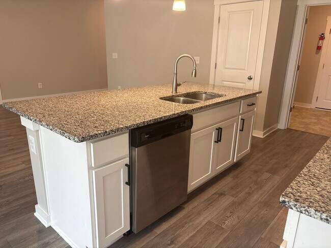 Building Photo - Beautiful 3 Bed 2 Bath Home in Shelbyville