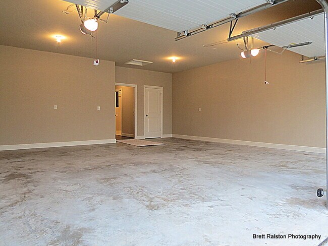 Building Photo - 6615 W Valley View Rd