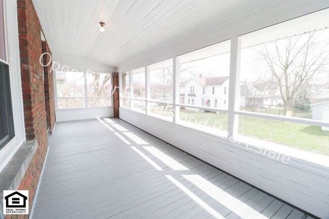 Building Photo - 204 W Houston St